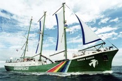 Le Rainbow Warrior, coulé par la DGSE pour l'empêcher de pertuber des essais nucléaires français