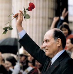 François Mitterrand, "la force tranquille", est le premier président socialiste de la Cinquième République