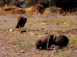 Photo prise le 11 mars 1993 au Soudan pour laquelle Kevin Carter a reçu le prix Pullitzer