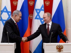 Poignée de main entre le président russe Poutine et le premier ministre israélien Netanyahou