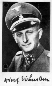 Adolf Eichmann en uniforme nazi