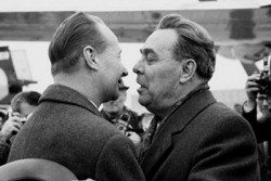 Léonid Brejnev et Alexandre Dubcek (de dos) : les relations entre les deux hommes se sont progressivement détériorées. La rupture se produisit en août 1968. 