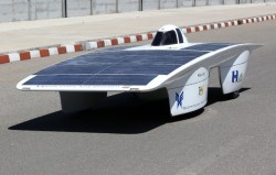 Un engouement croissant pour le solaire chez les futurs ingénieurs iraniens : Havin-2, une voiture solaire construite par des étudiants iraniens participa le 14 juillet 2014 à l'«American solar challenge», une course de 2700 km à travers sept États américains entre Austin et Minneapolis. 