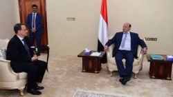 Le président Hadi et l'émissaire des Nations unies Ismail Ould Cheikh Ahmed.