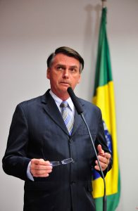 Jair Bolsonario, député controversé mais populaire, fer de lance d'un Brésil conservateur tançant le PT.