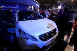 Peugeot présente ses modèles au Salon Internationale de l'Automobile à Téhéran le 2 Mars 2016