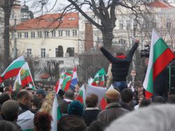 Des manifestants dans les rues de Sofia, la capitale bulgare, en mars 2013. 