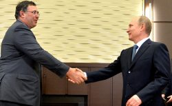 Rencontre entre le PDG de Total P. Pouyanné et V. Poutine