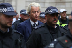 Geert Wilders a finalement annulé le concours après qu'un pakistanais planifiant son assassinat ait été arrêté par la police hollandaise