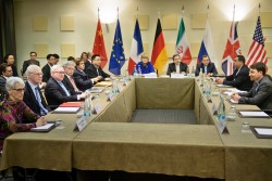 Les "5+1" et l'Iran à la table des négociations. L'accord de Lausanne n'est qu'une étape qui se terminera en juin.