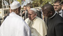 Le pape François visitant une mosquée à Bangui