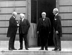 Les dirigeants des pays vainqueurs de la Première Guerre mondiale réunis à Paris (de gauche à droite: Loyd George, Vittorio Orlando, Georges Clemenceau et Woodrow Wilson).