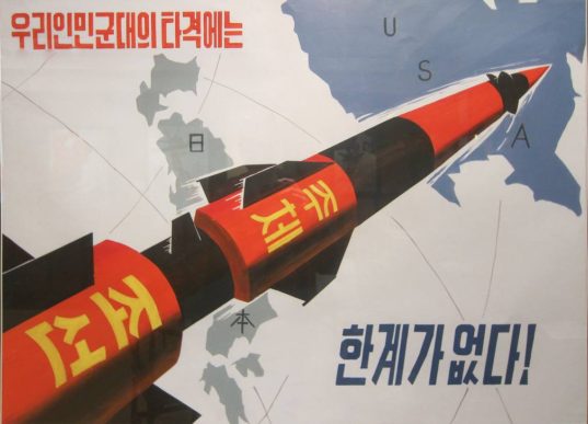 Affiche de propagande nord-coréenne vantant les capacités balistiques des ICBM nord-coréen.