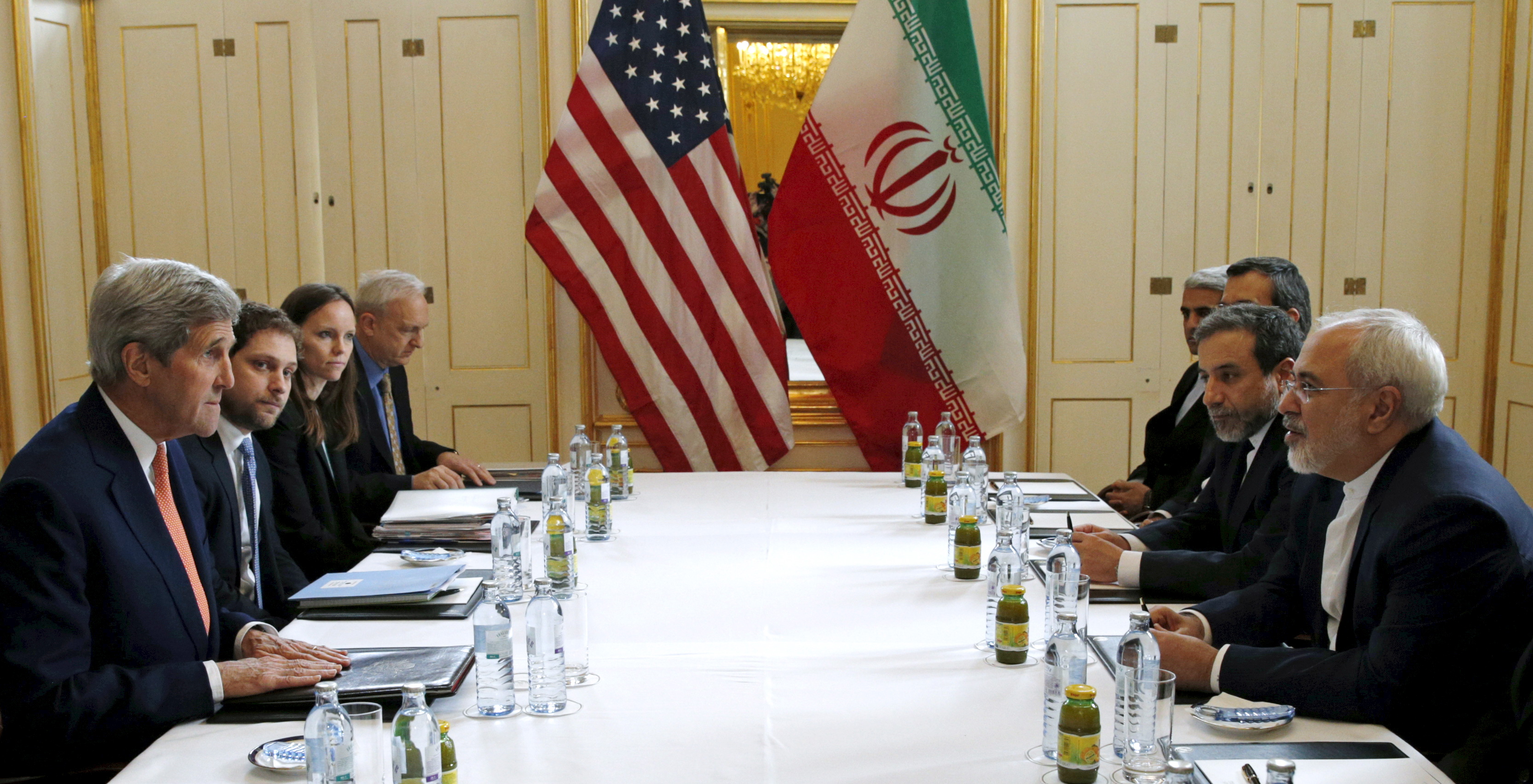 Les diplomates iraniens et américains se rencontrent pour signer l'accord sur le nucléaire.