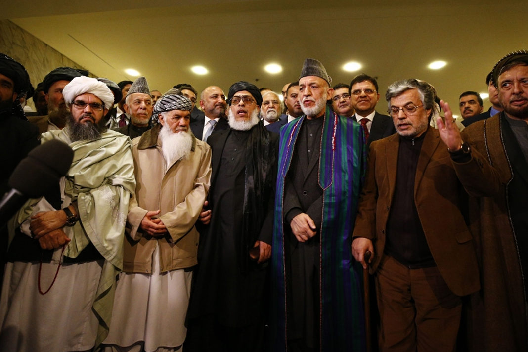 Notables afghans hostiles au gouvernement officiel et Talibans réunis à Moscou en mai 2019.