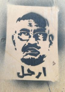 Tag anti-Omar El Bechir, durant la révolution soudanaise. Les manifestations avaient pour but de faire tomber le régime militaire de Khartoum, source d'inquiétude pour l'Egypte.