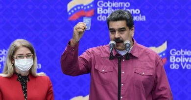 Le Président Nicolas Maduro s'exprime devant ses fidèles du PSUV le soir de l'annonce des résultats des élctions législatives