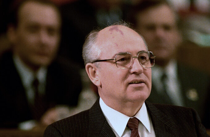 Mikhaïl Gorbatchev, s'exprimant lors du 20e congrès du Komsomol de 1987, au Palais des congrès du Kremlin