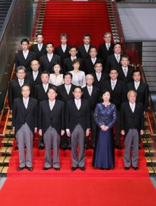 Il s'agit du deuxième gouvernement de Fumio Kishida qui tend à montrer la sous-représentation des femmes dans le champ politique japonais.