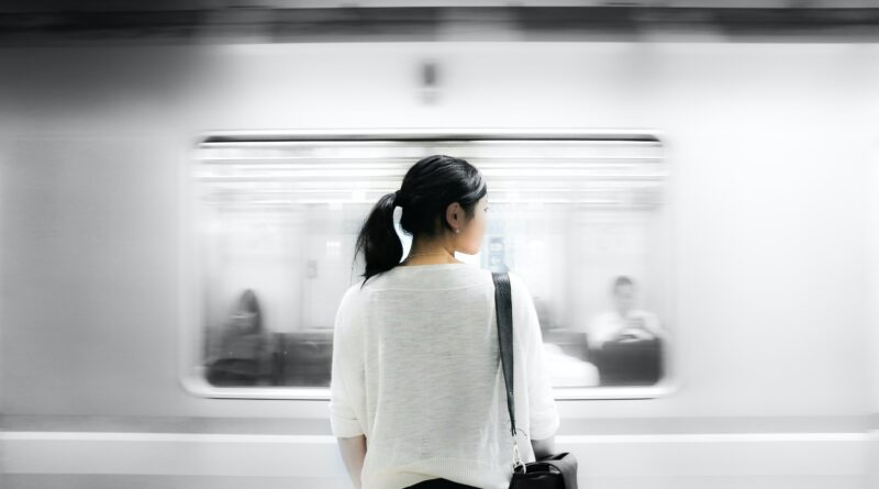 Photographie de Eutah Mizushima, libre de droit. Photographie prise dans le métro de Shinjuku, un arrondissement de Tokyo.