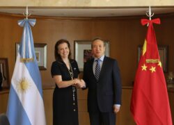 Rencontre Diana Mondino et l'Ambassadeur chinois en Argentine.