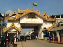 La frontière entre la Thaïlande et la Birmanie : théâtre d’affrontements entre les forces de la junte et les forces de la résistance