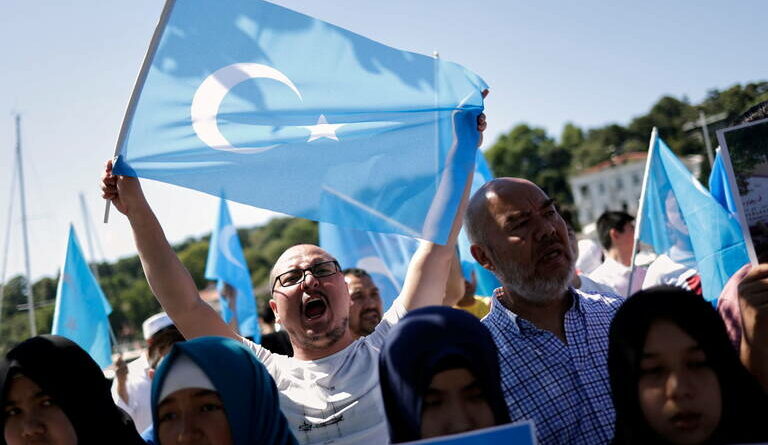 manifestant pro-Ouïghour à Istanbul