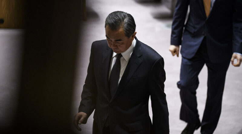 Le ministre des Affaires étrangères de Xi Jinping, Wang Yi, est un homme habile, élégant et bon communiquant qui tranche avec le style de ses prédécesseurs. Il représente tout à la fois le nationalisme assumé d'une nouvelle génération d'hommes politiques chinois et la nouvelle orientation de la diplomatie de Beijing.