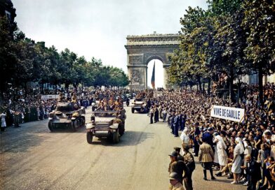 Célébration de la libération de Paris, sur les Champs Elysées