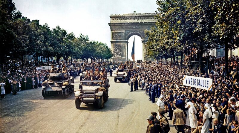 Célébration de la libération de Paris, sur les Champs Elysées