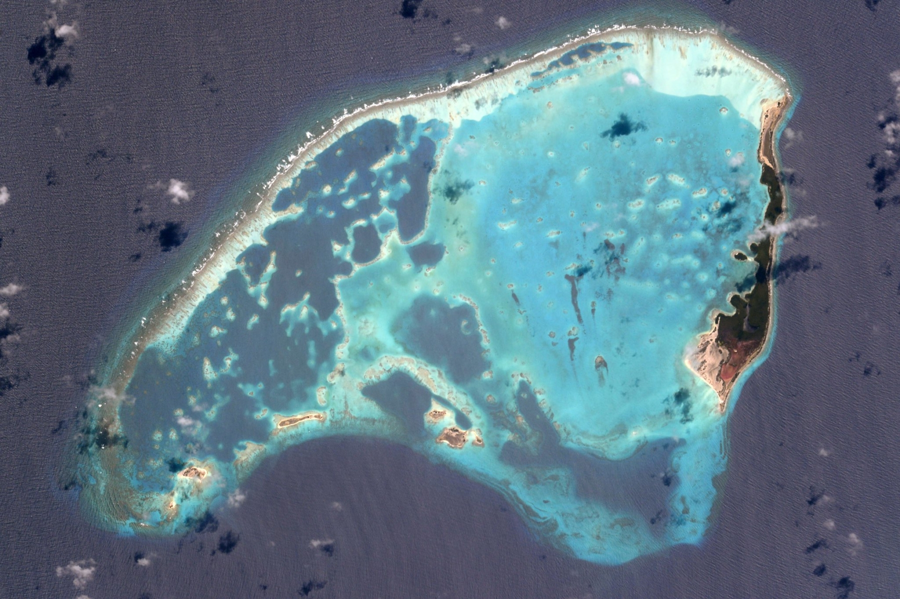 L’archipel des Oiseaux, vu depuis la Station spatiale internationale (ISS). ©ESA/NASA