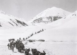 Troupes pakistanaises et pachtounes dans les monts Deosai lors de la première guerre indo-pakistanaise.