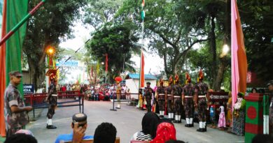 Cérémonie de retrait des drapeaux bangladais et indiens.