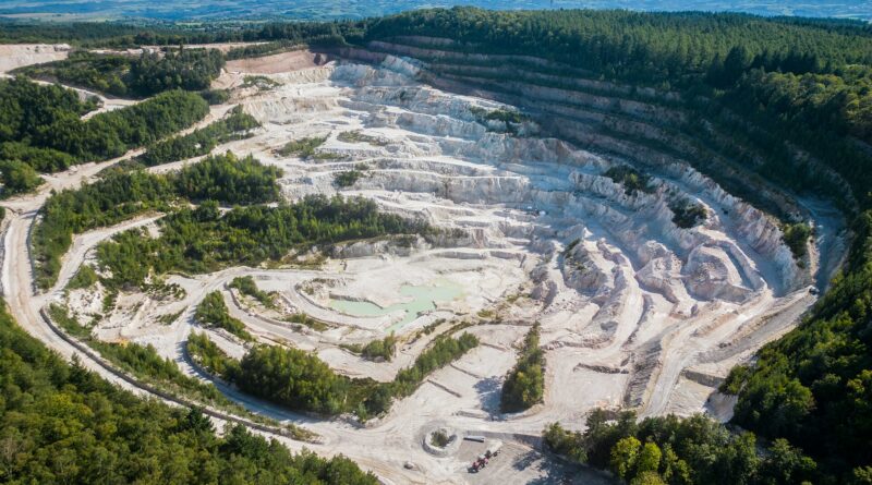 Carrière de Kaolin d'Imerys (Echassières, Allier), qui sera désormais exploitée pour son lithium