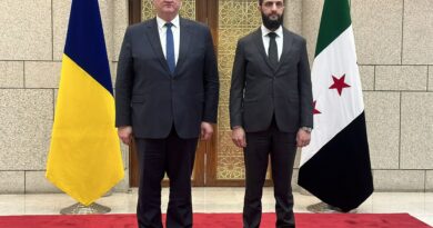 Ahmed Al Charaa, président de la Syrie, au côté du ministre des Affaires étrangères de l'Ukraine, Andrii Sybiha