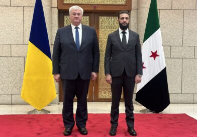Ahmed Al Charaa, président de la Syrie, au côté du ministre des Affaires étrangères de l'Ukraine, Andrii Sybiha