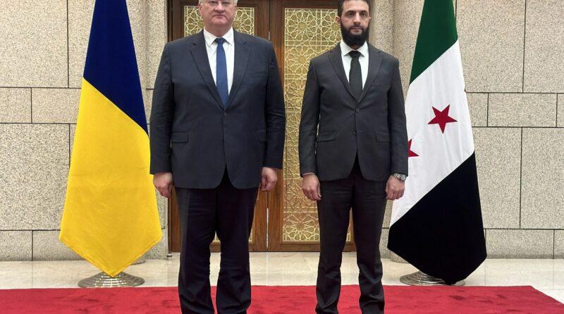 Ahmed Al Charaa, président de la Syrie, au côté du ministre des Affaires étrangères de l'Ukraine, Andrii Sybiha